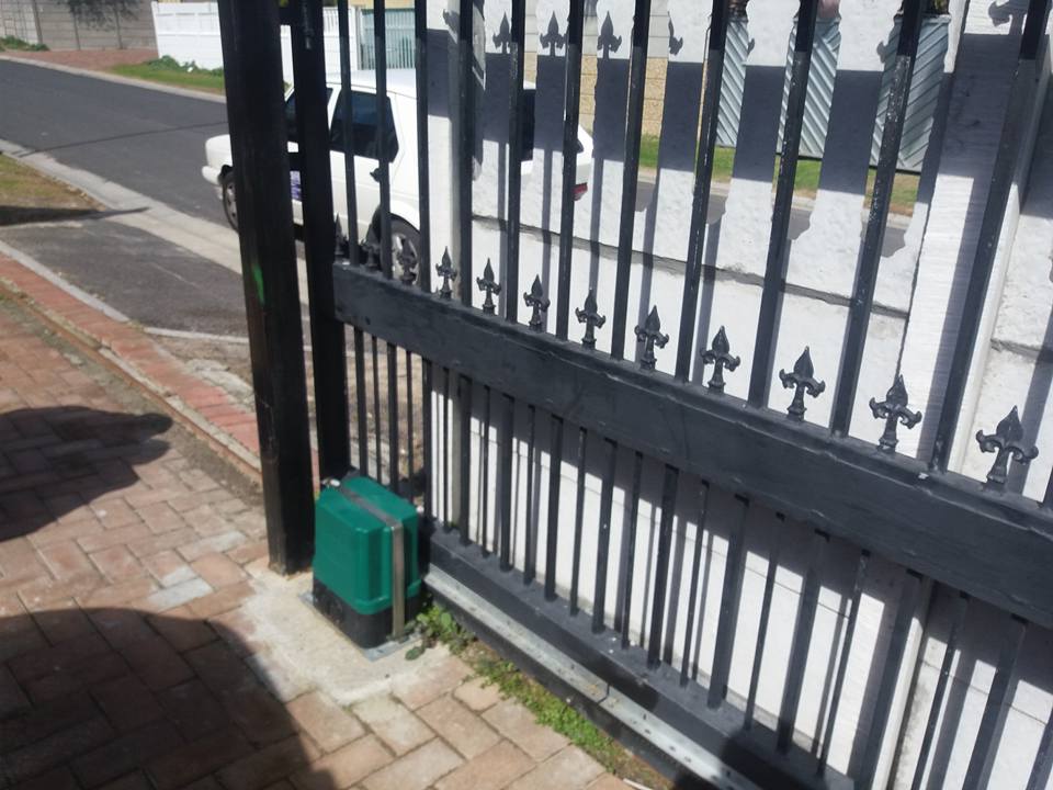 Gate repairs in Cape Town with RT Products and Projects